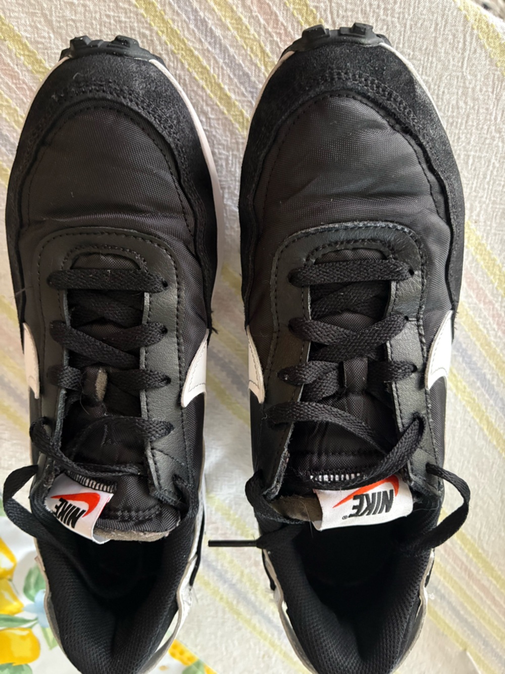 Ladies Nike  black waffle debut sneakers